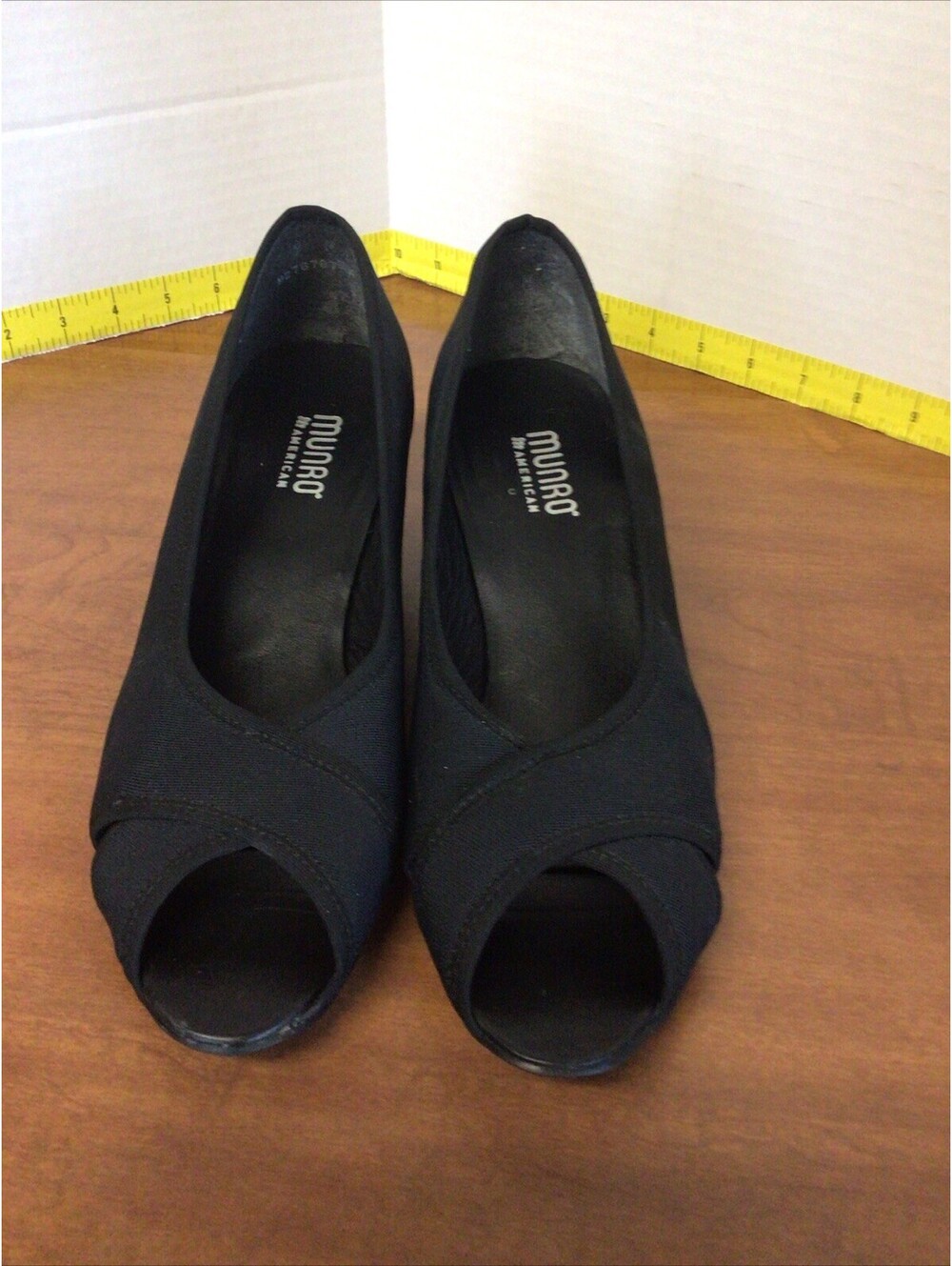 Munro American Womens Black Textile Peep Toe Pump w/2" Heel - Size9.5 M